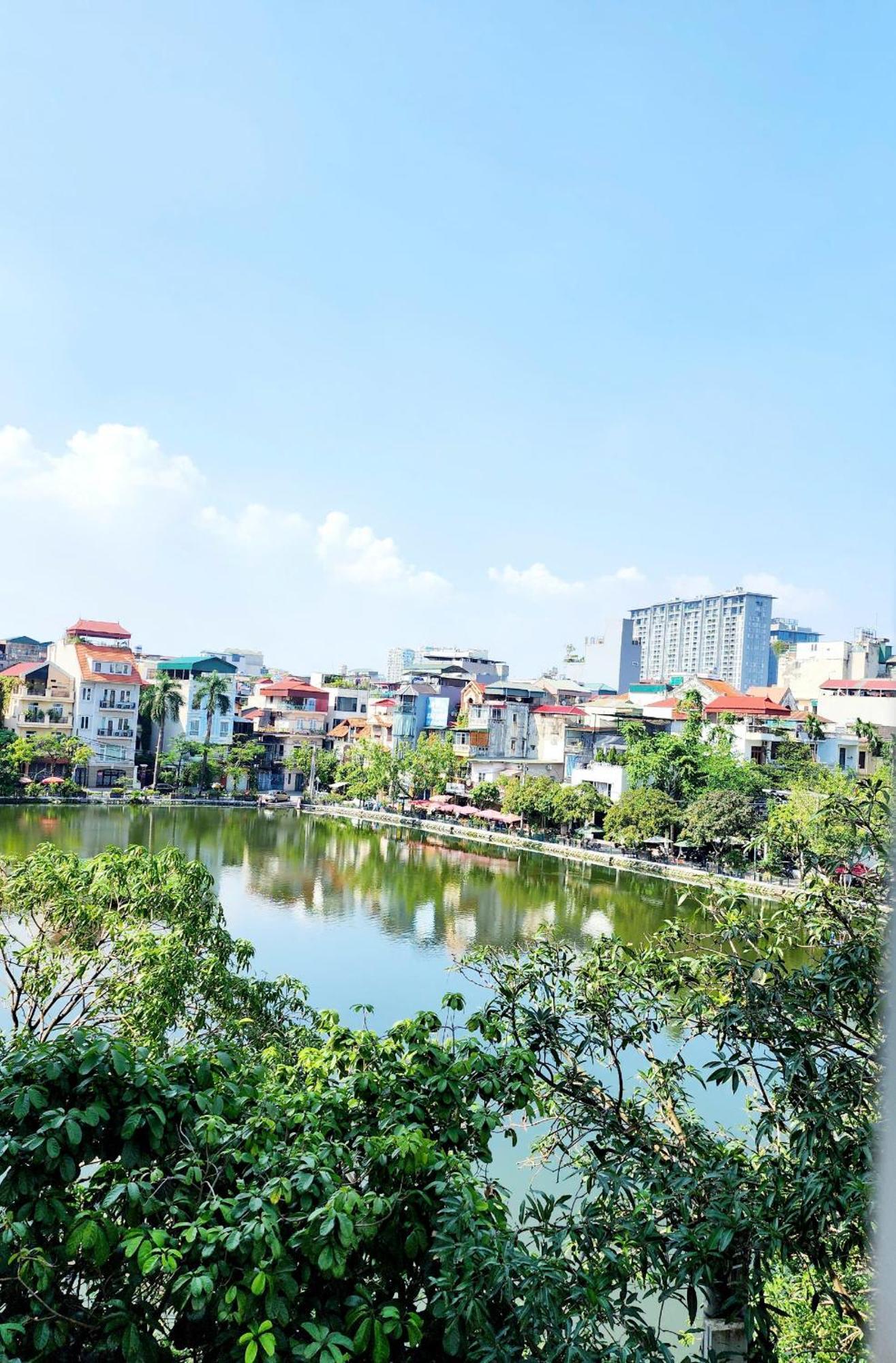 Lakeside House Hanoi Bagian luar foto