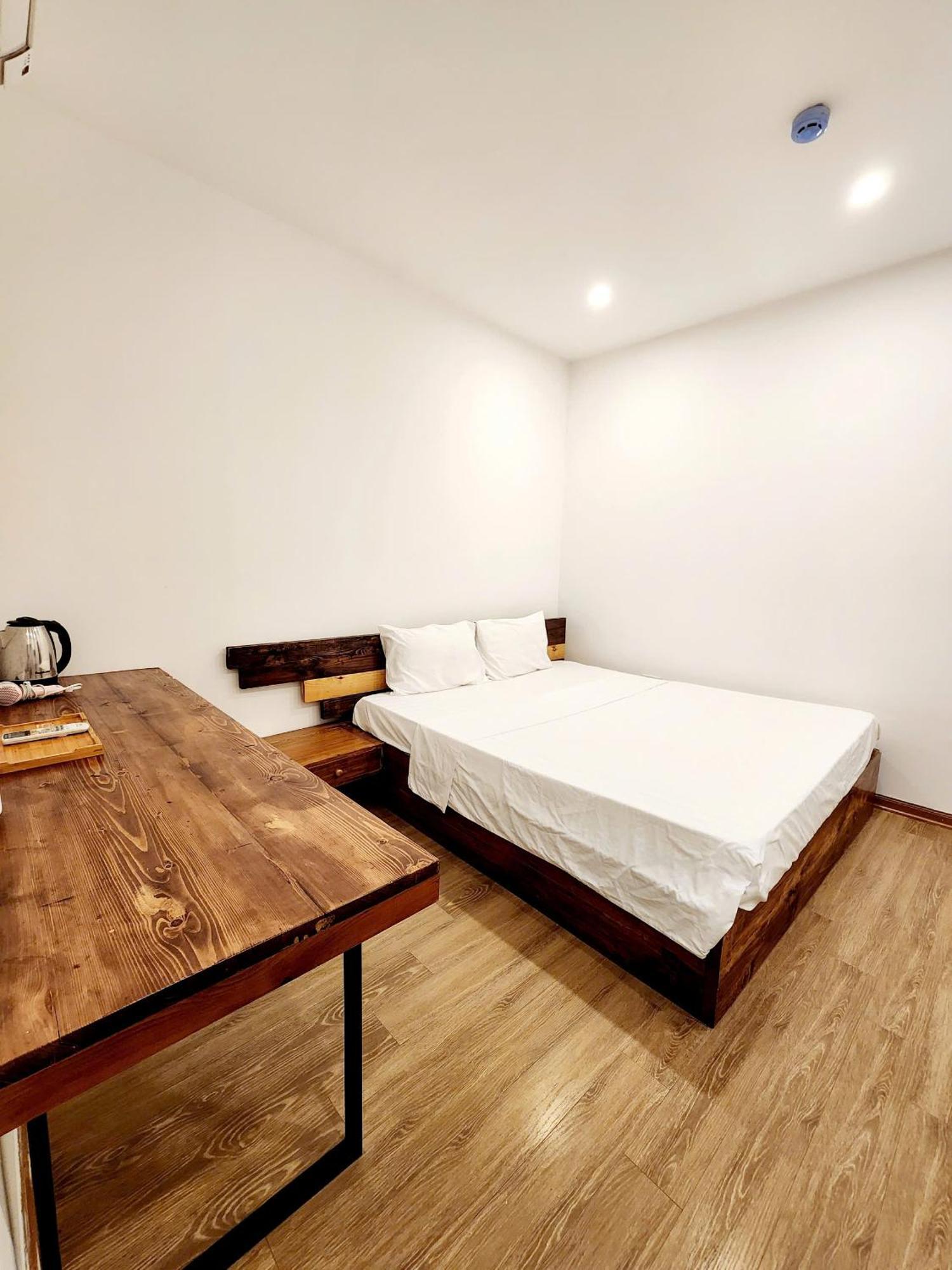 Lakeside House Hanoi Bagian luar foto
