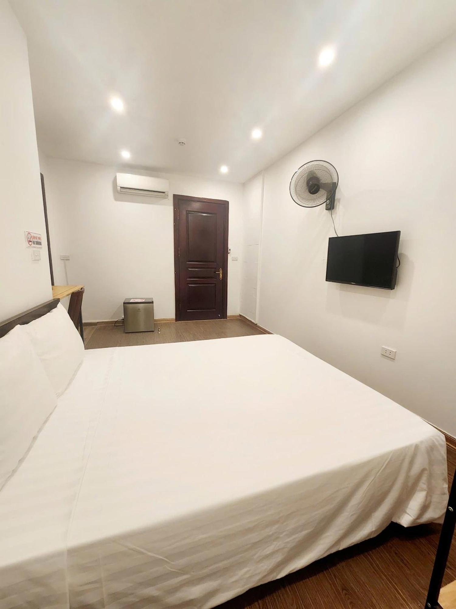 Lakeside House Hanoi Bagian luar foto
