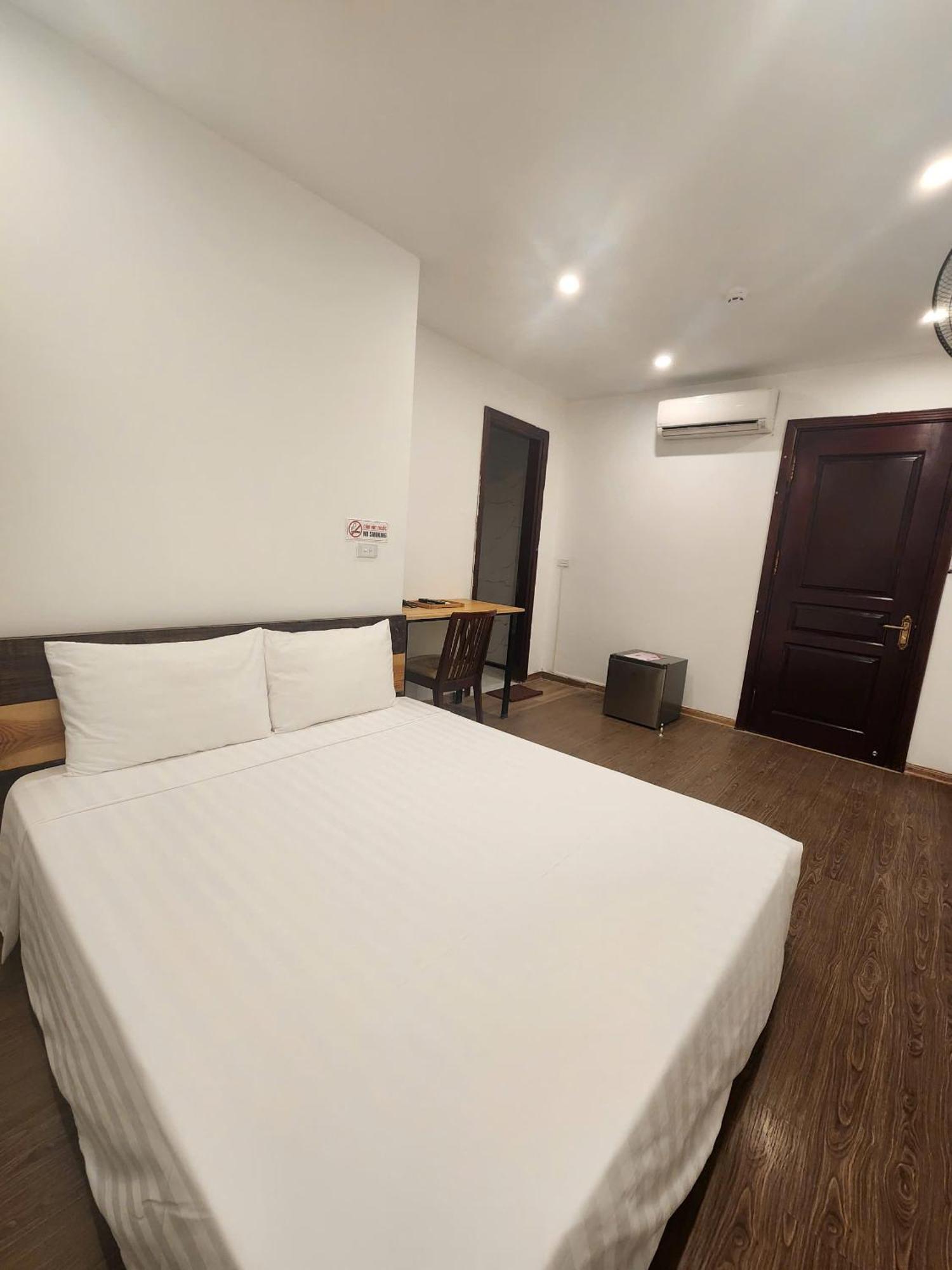Lakeside House Hanoi Bagian luar foto