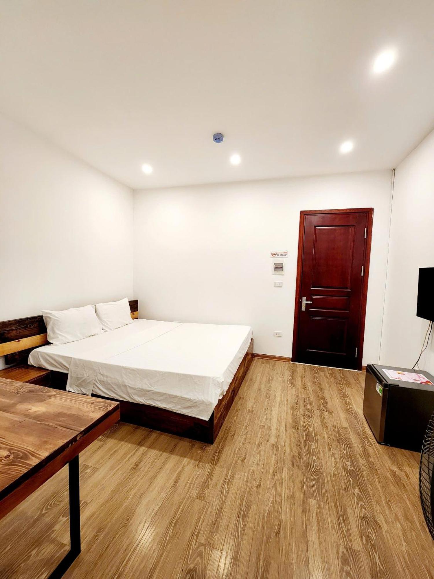 Lakeside House Hanoi Bagian luar foto
