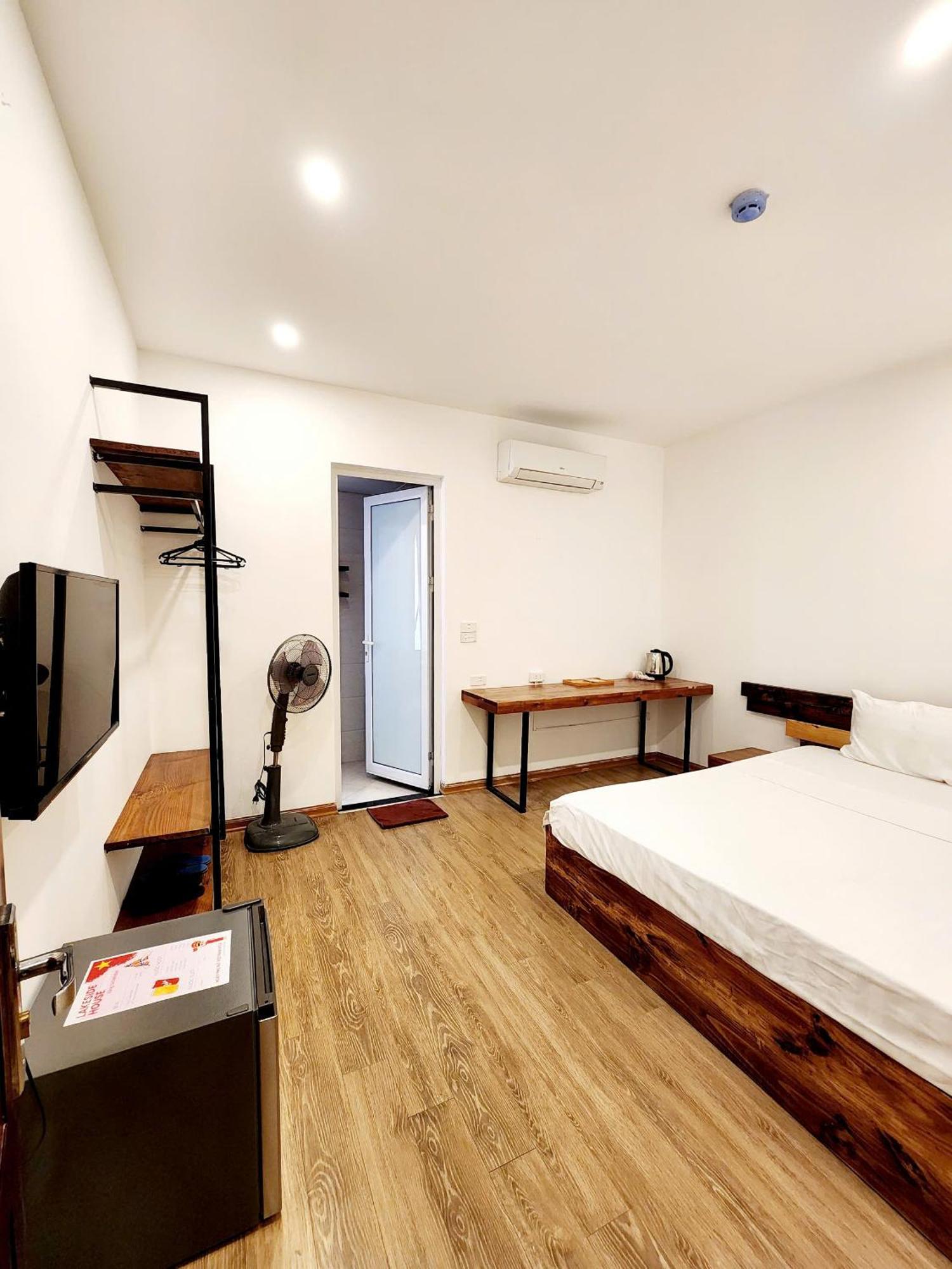 Lakeside House Hanoi Bagian luar foto