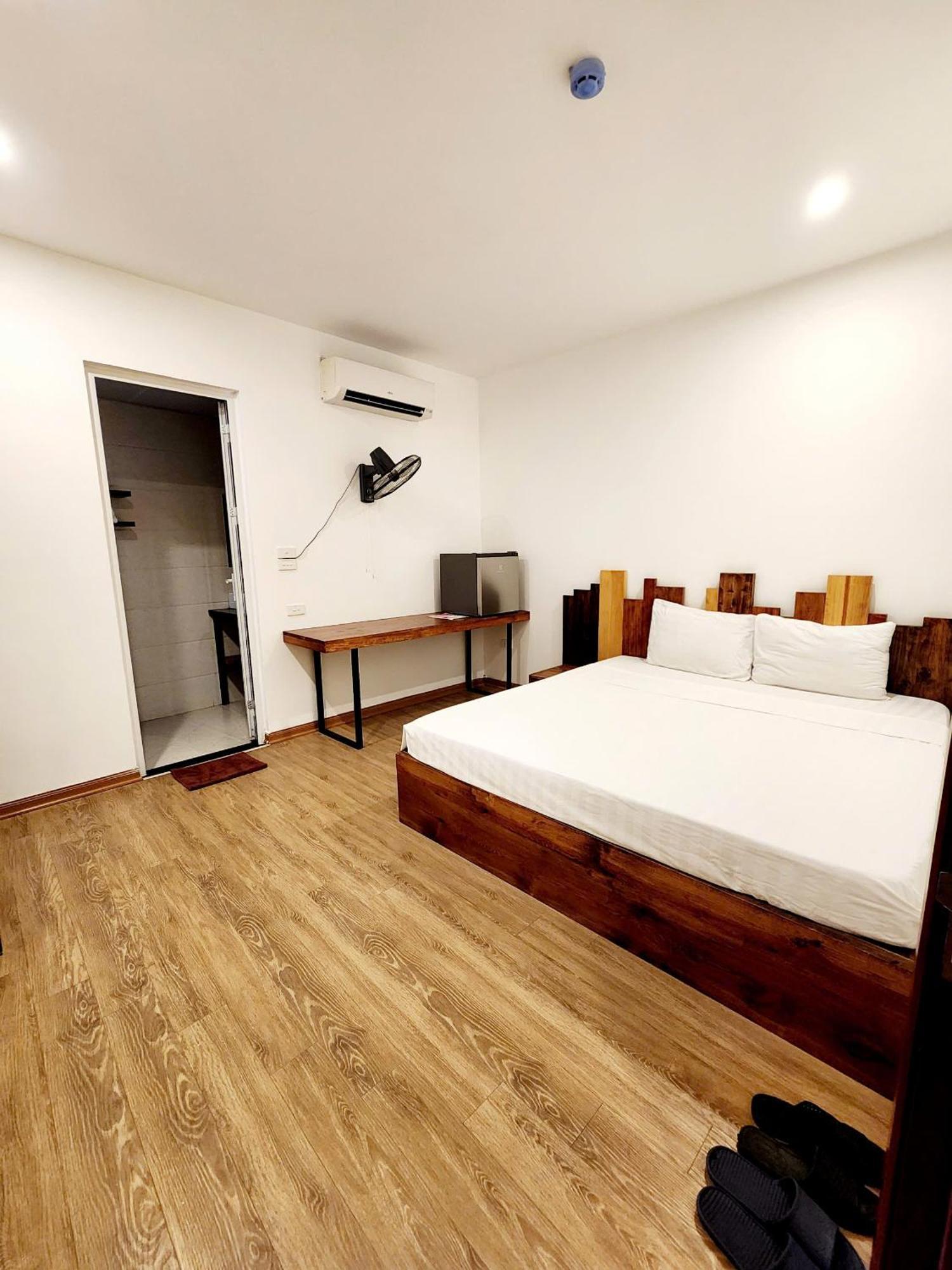 Lakeside House Hanoi Bagian luar foto