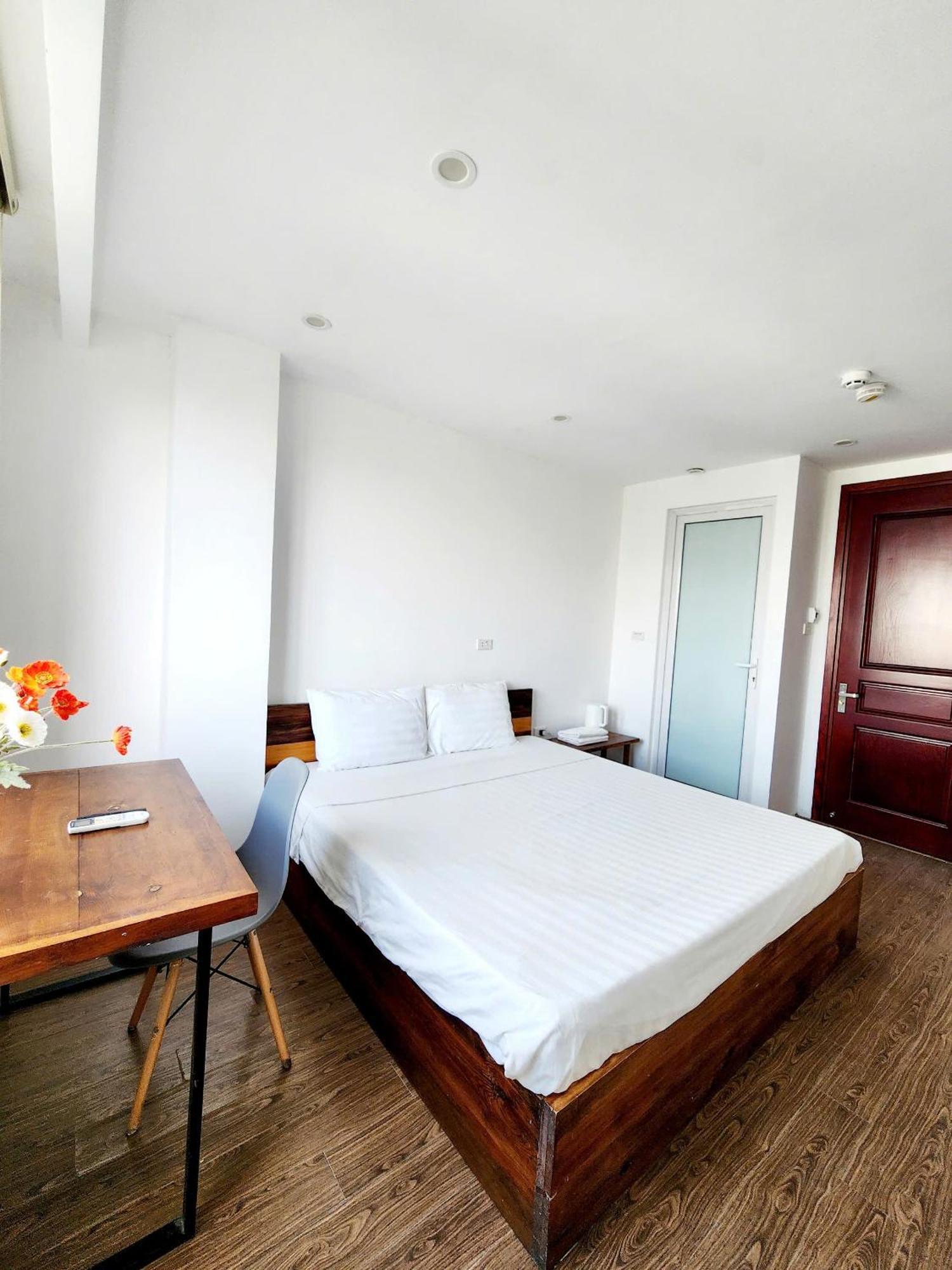 Lakeside House Hanoi Bagian luar foto