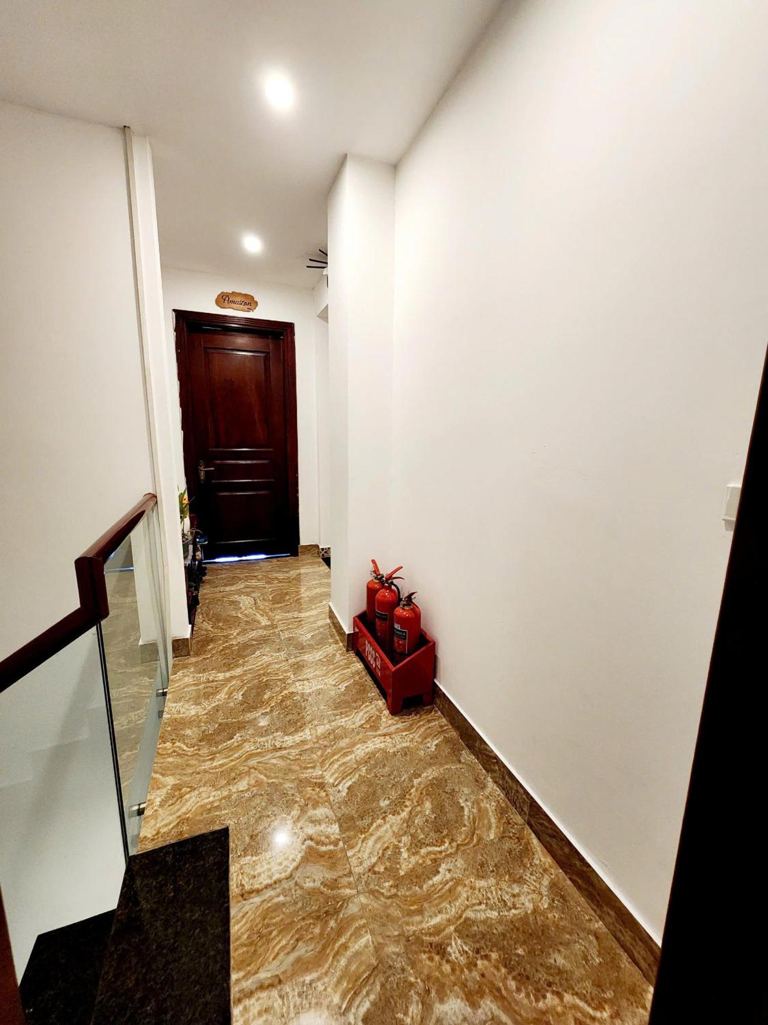 Lakeside House Hanoi Bagian luar foto