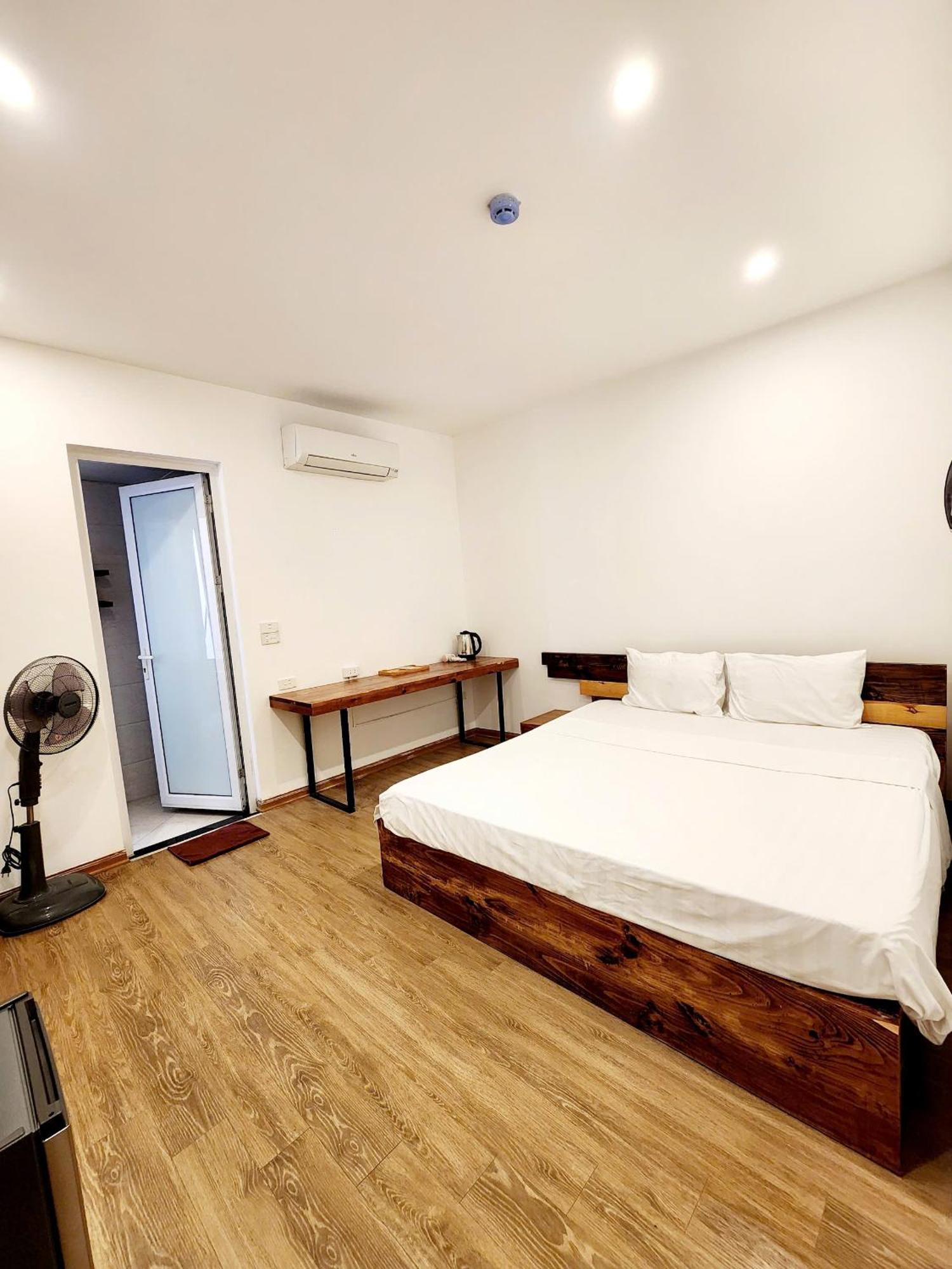 Lakeside House Hanoi Bagian luar foto