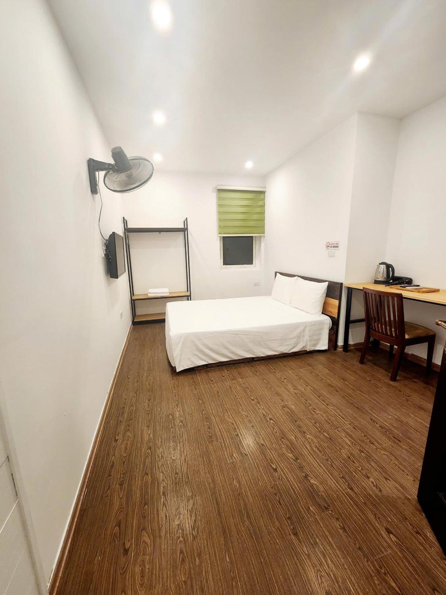 Lakeside House Hanoi Bagian luar foto