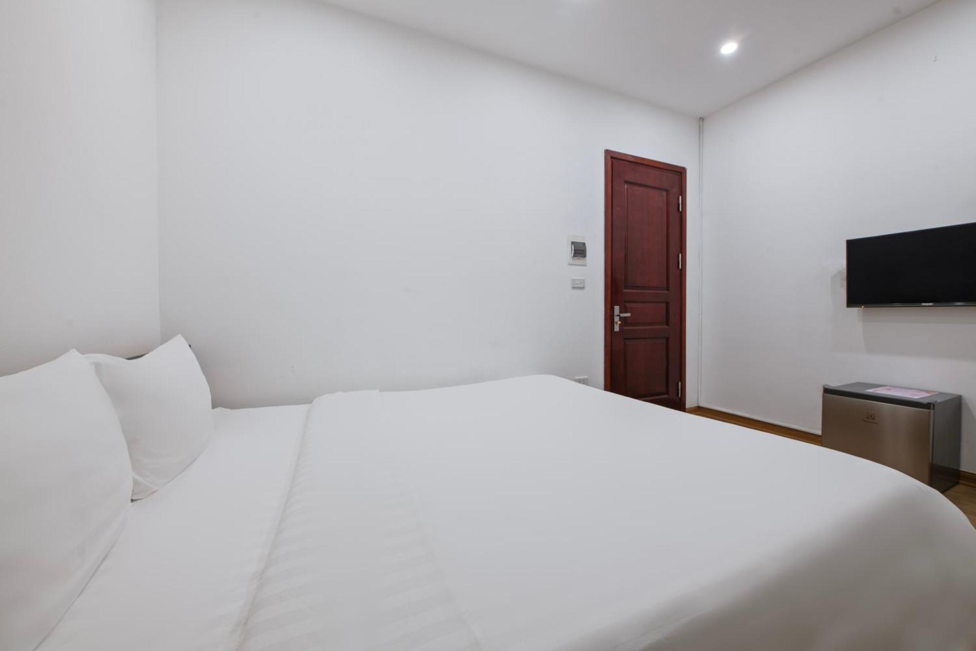 Lakeside House Hanoi Bagian luar foto