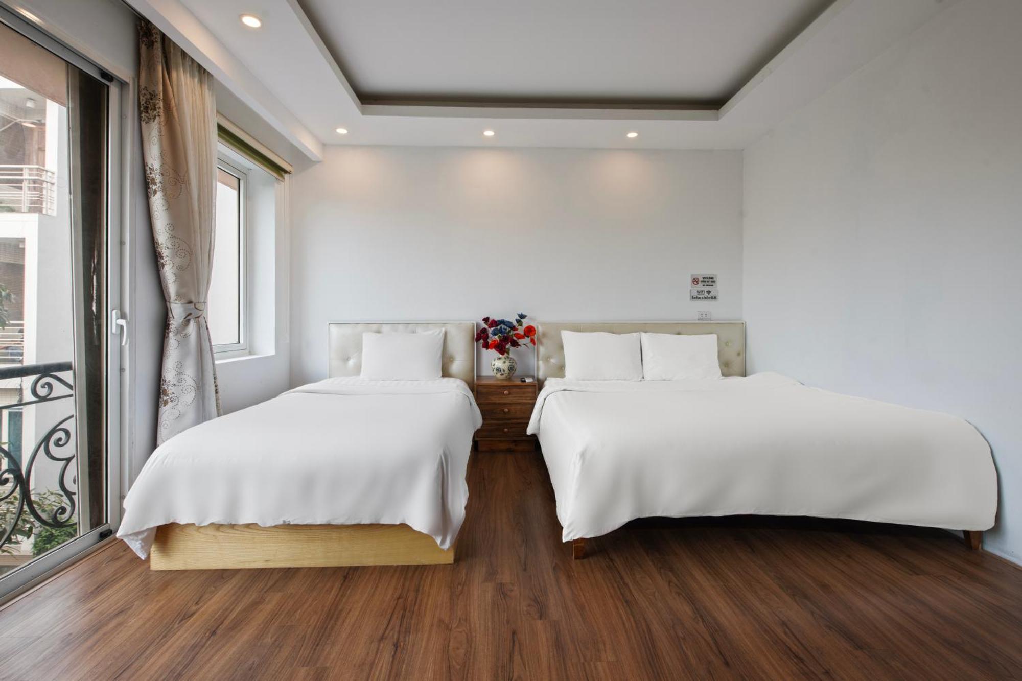 Lakeside House Hanoi Bagian luar foto